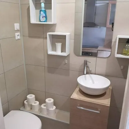 F1 37m² Hyper Centre Face Au Marche * Ajaccio
